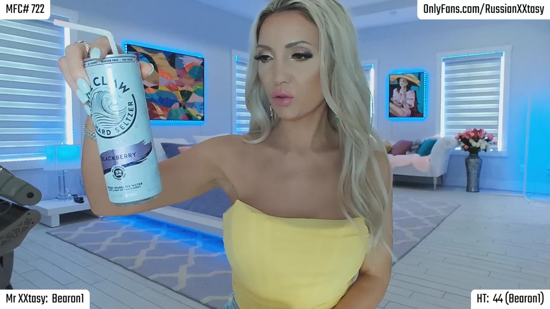 Gallery image thumbnail from RenyXXtasy's myfreecams stream on, 04/19/2025, 23:35 image 2 of 20