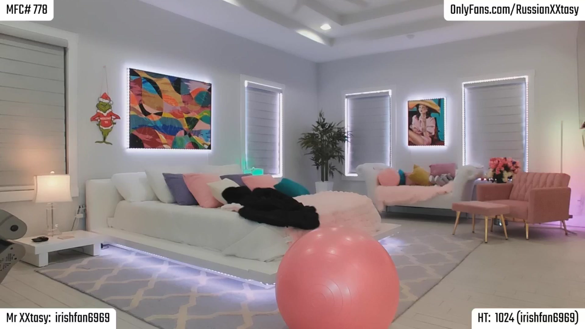 Gallery image thumbnail from RenyXXtasy's myfreecams stream on, 12/11/2025, 23:22 image 15 of 20