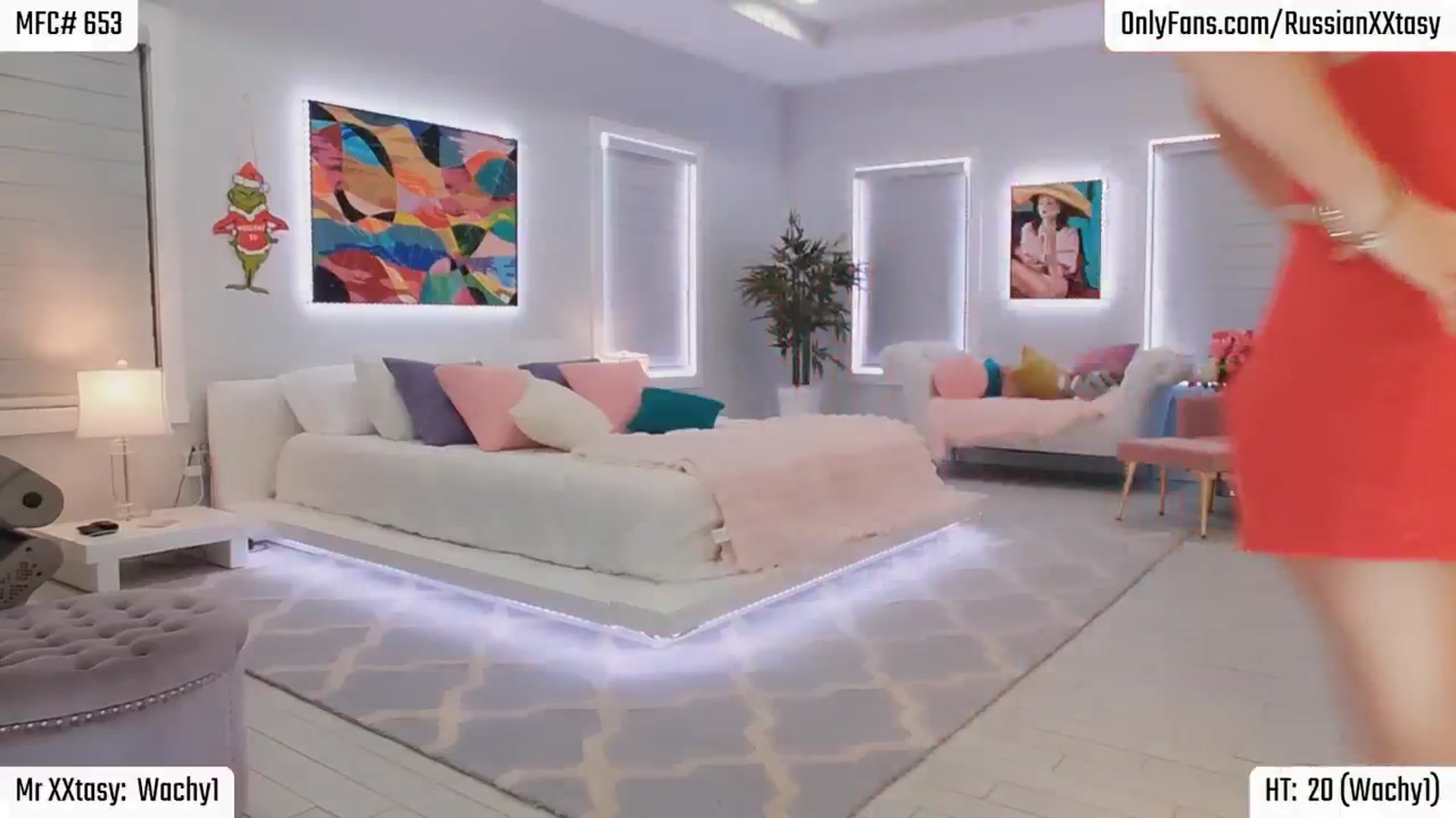 Gallery image thumbnail from RenyXXtasy's myfreecams stream on, 12/17/2025, 24:28 image 7 of 20
