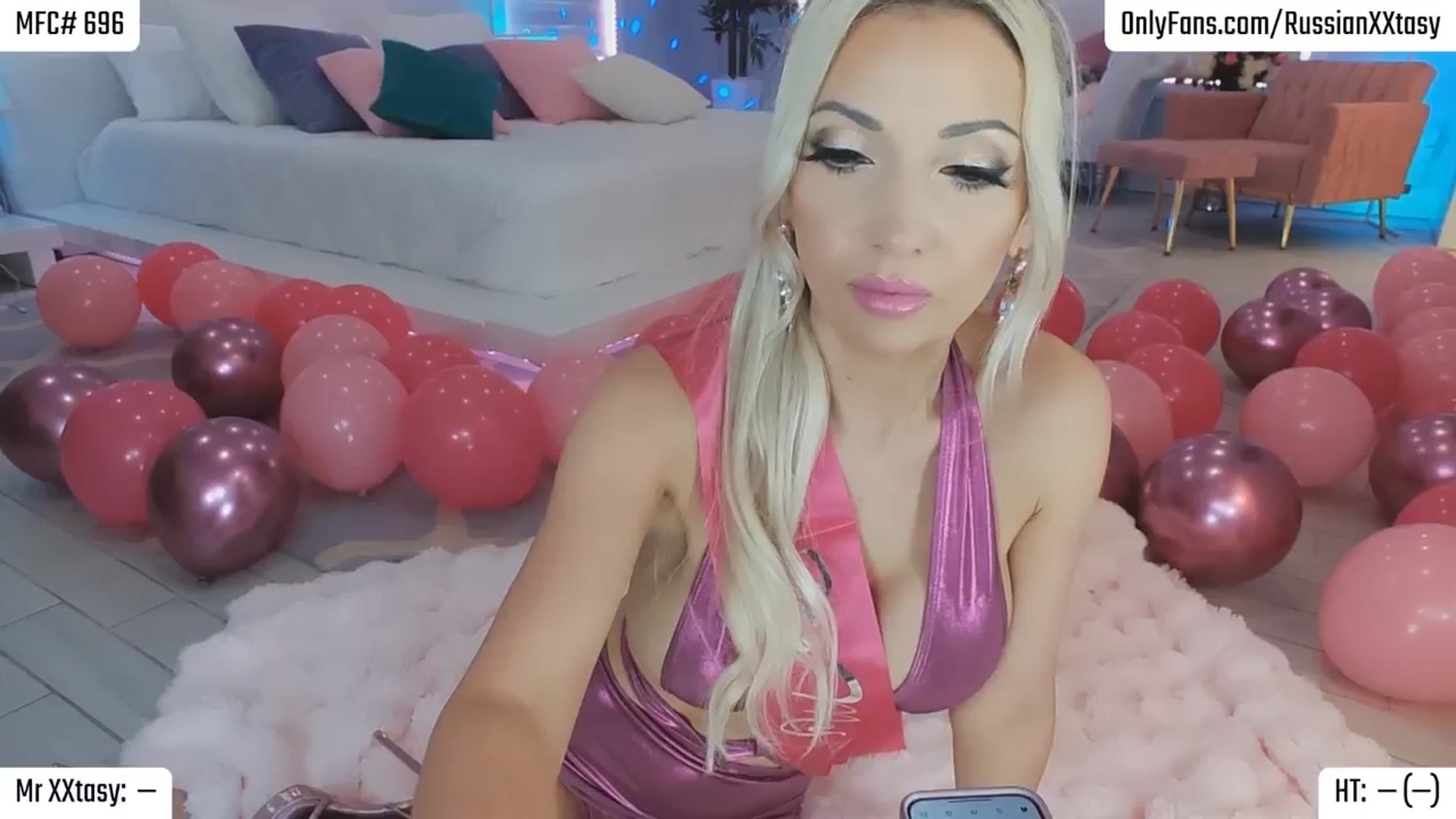 Gallery image thumbnail from RenyXXtasy's myfreecams stream on, 12/27/2025, 21:36 image 5 of 20