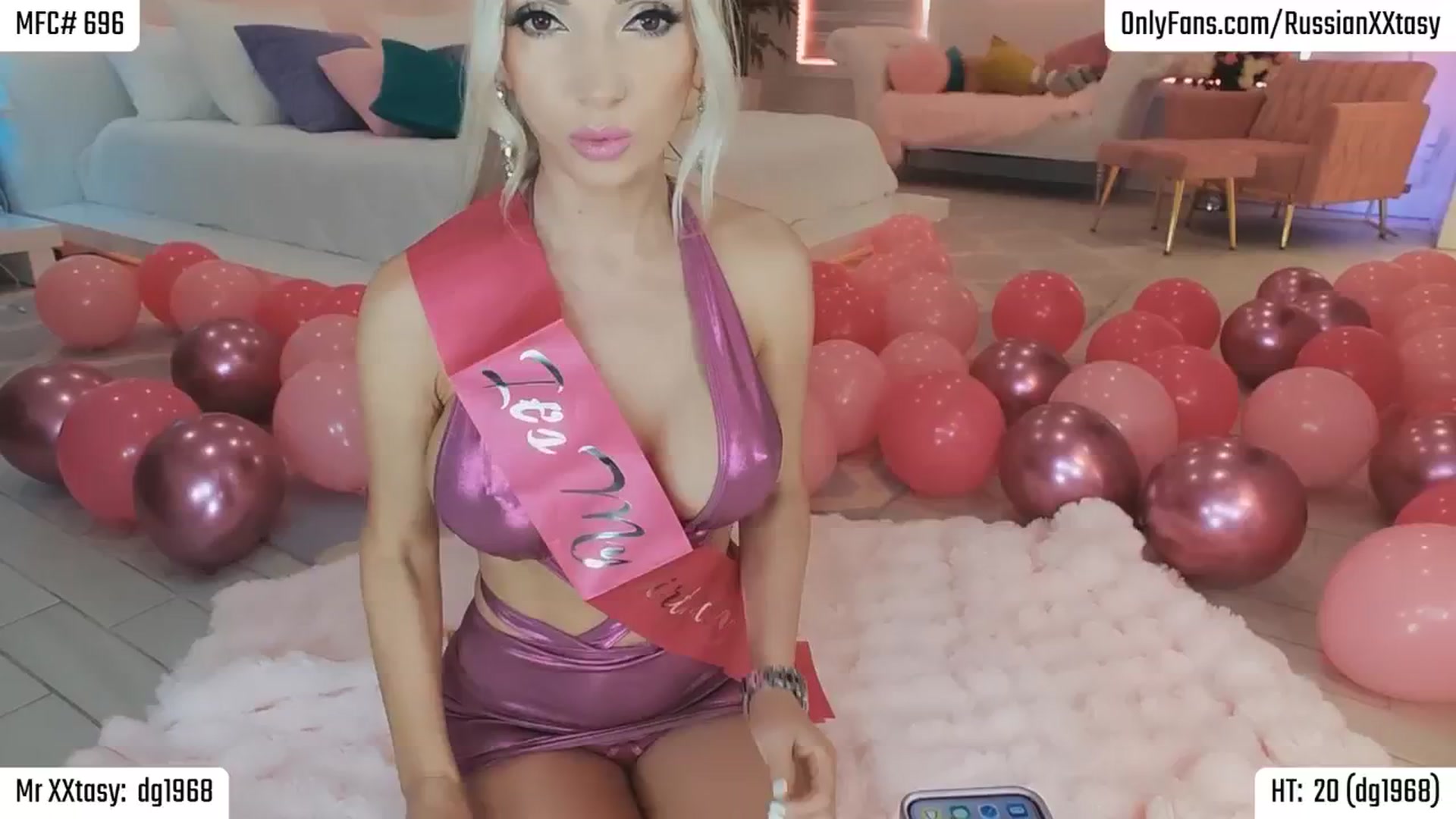 Gallery image thumbnail from RenyXXtasy's myfreecams stream on, 12/27/2025, 21:36 image 7 of 20