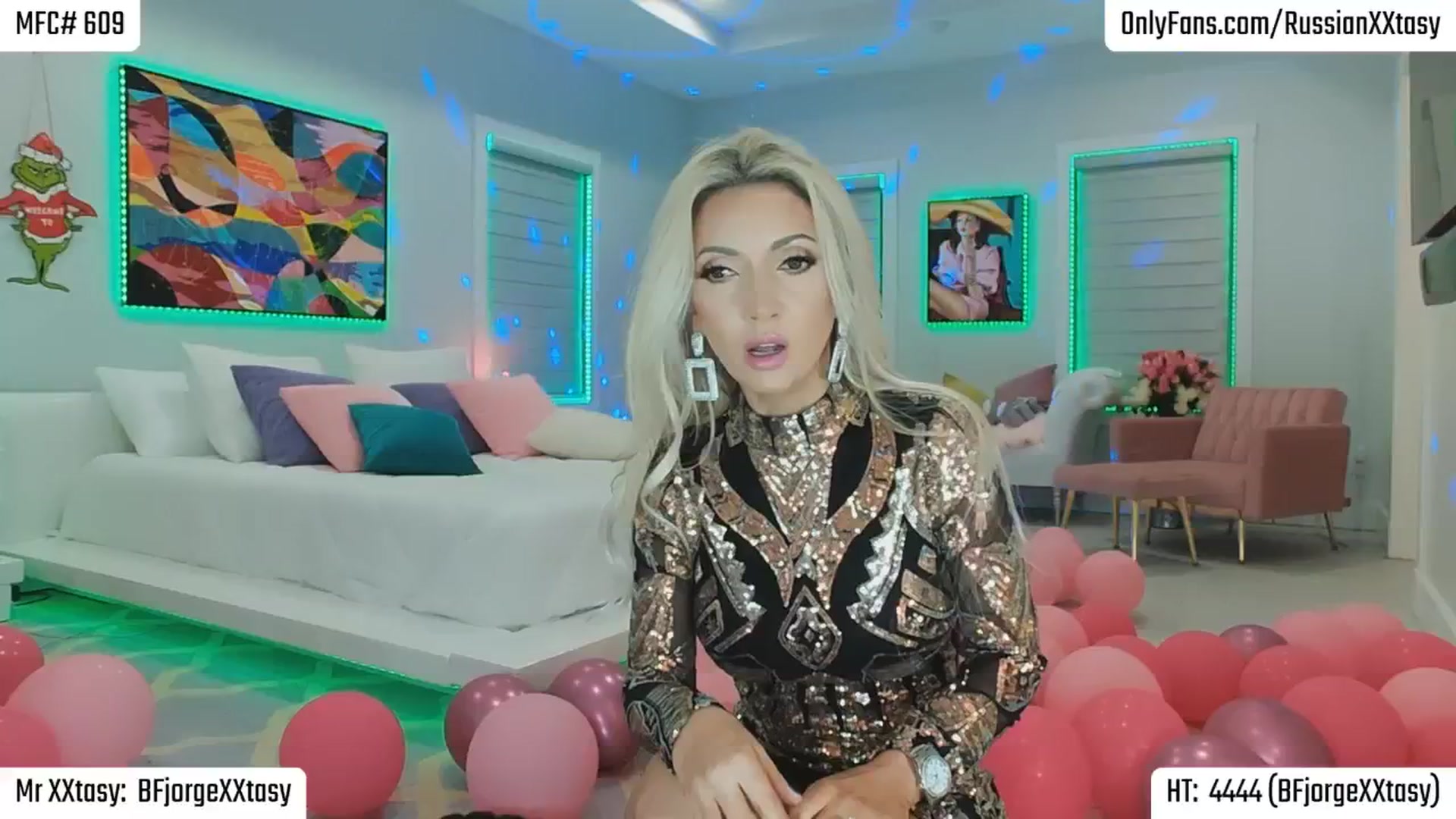 Gallery image thumbnail from RenyXXtasy's myfreecams stream on, 12/31/2025, 02:54 image 13 of 20