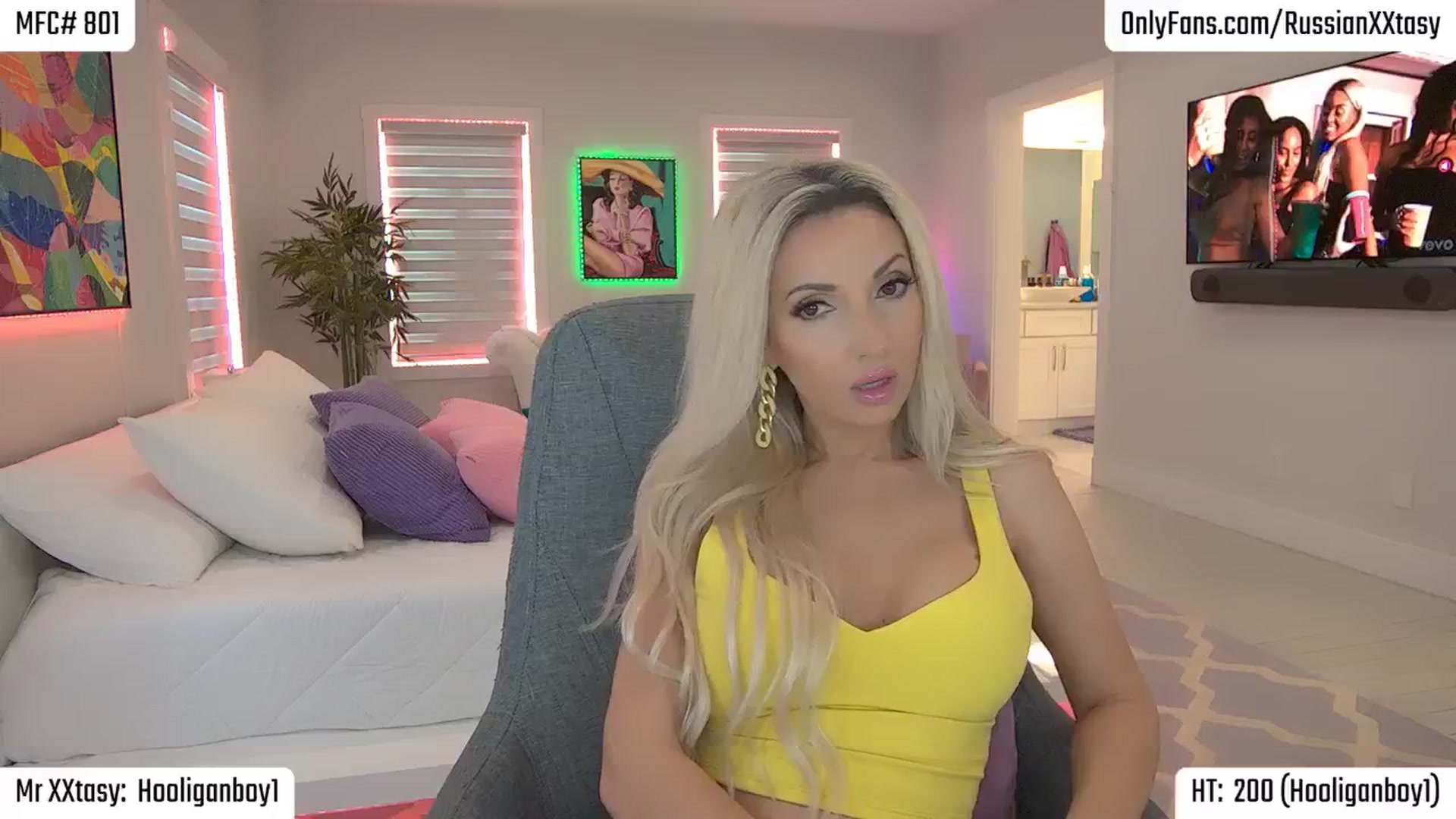 Gallery image thumbnail from RenyXXtasy's myfreecams stream on, 03/10/2026, 22:49 image 11 of 20