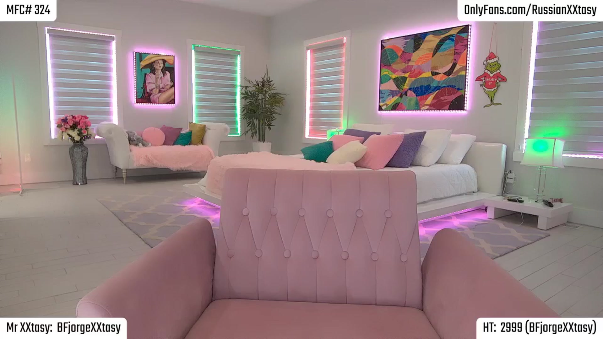 Gallery image thumbnail from RenyXXtasy's myfreecams stream on, 05/03/2026, 24:06 image 18 of 20