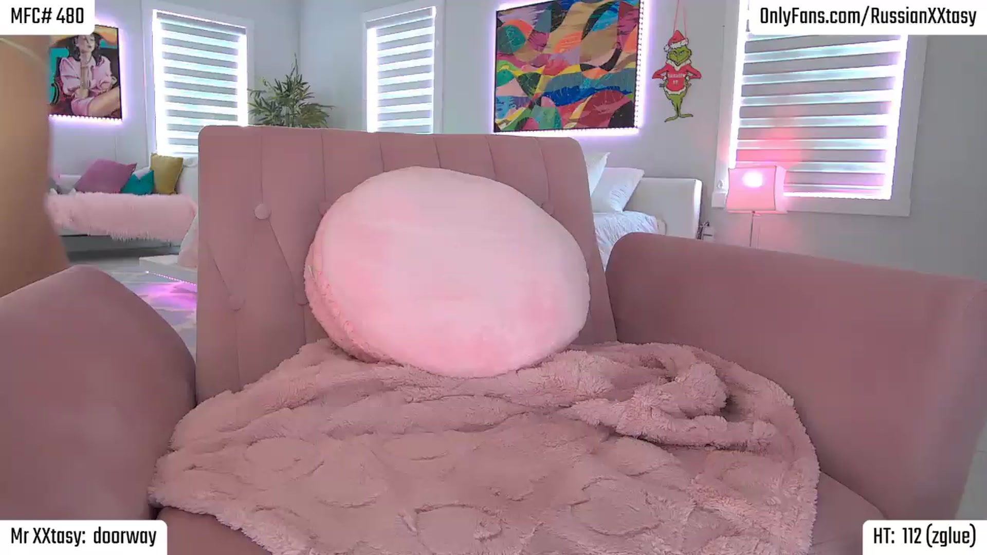 Gallery image thumbnail from RenyXXtasy's myfreecams stream on, 05/19/2026, 22:41 image 1 of 20