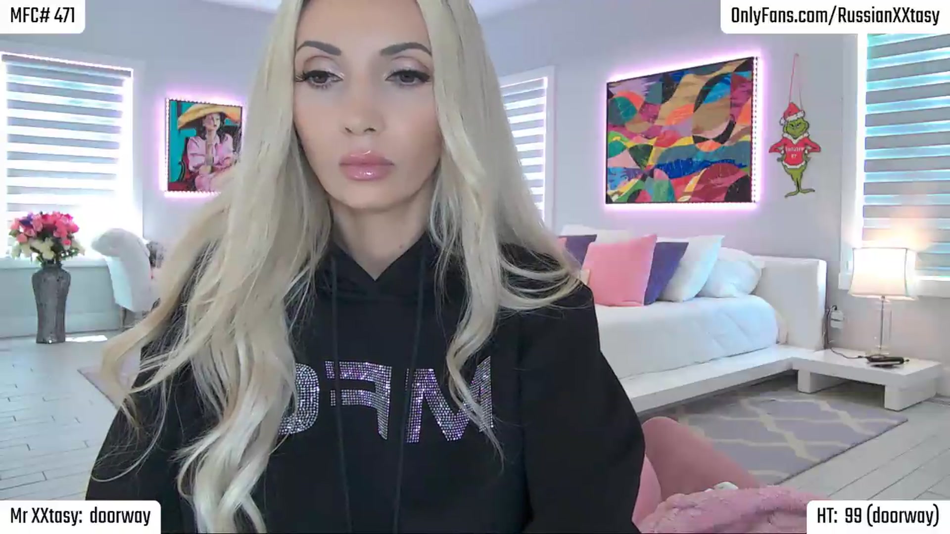 Gallery image thumbnail from RenyXXtasy's myfreecams stream on, 05/28/2026, 18:56 image 9 of 20