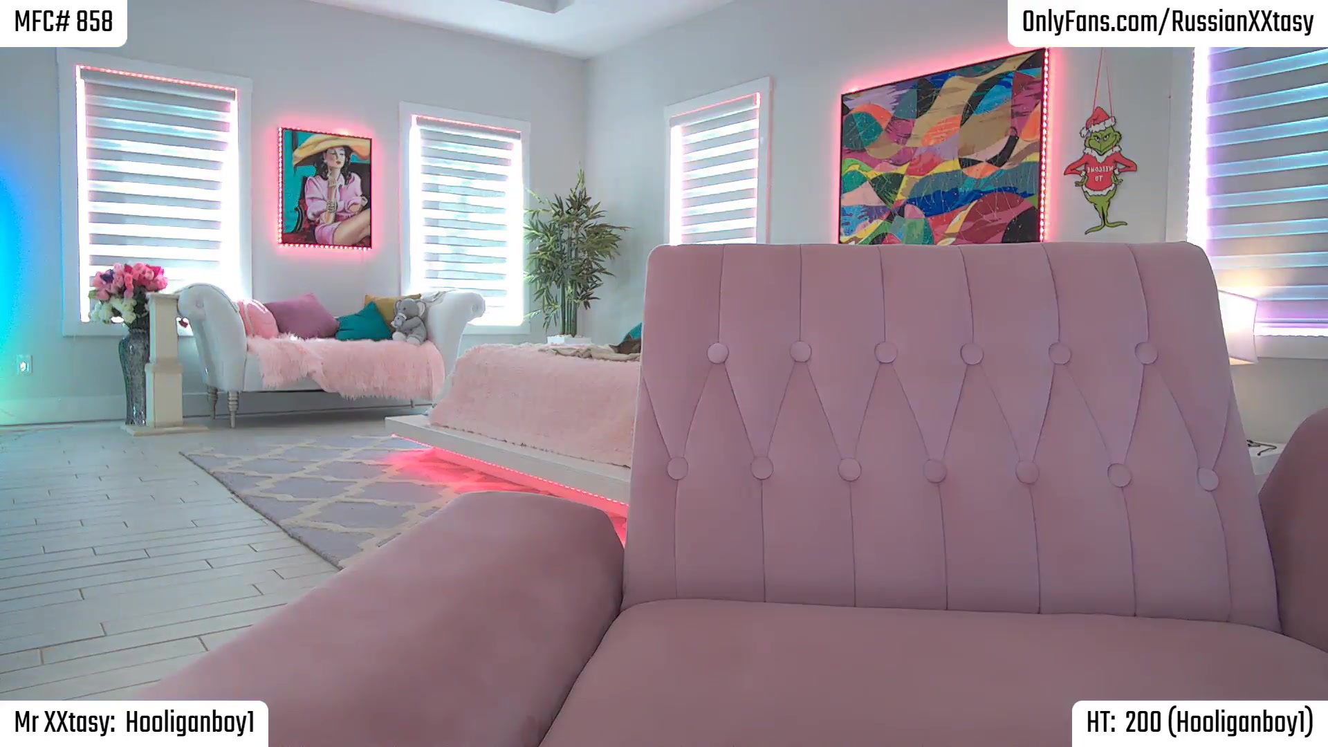 Gallery image thumbnail from RenyXXtasy's myfreecams stream on, 08/28/2026, 20:36 image 12 of 20