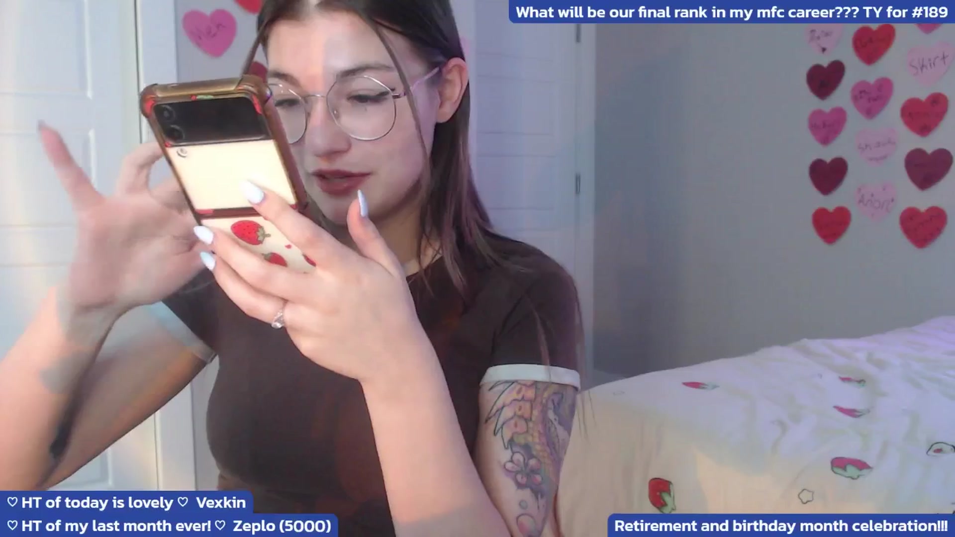 Gallery image thumbnail from RetiringMoxxi's myfreecams stream on, 08/17/2025, 06:05 image 7 of 20