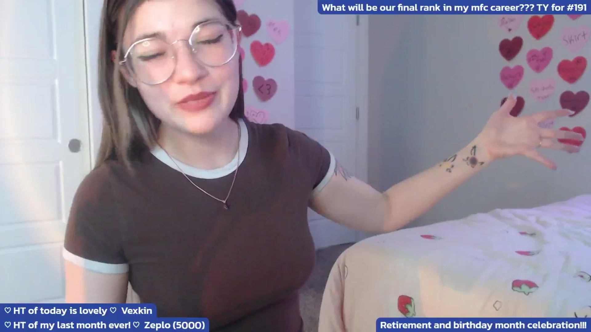 Gallery image thumbnail from RetiringMoxxi's myfreecams stream on, 08/17/2025, 06:05 image 5 of 20