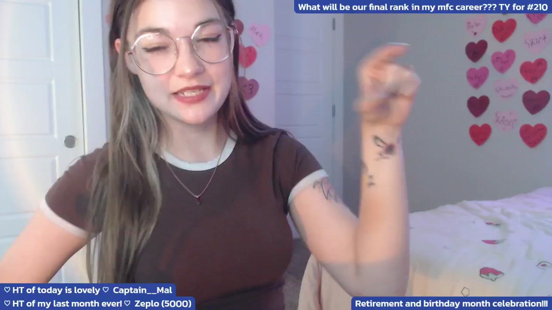 Gallery image thumbnail from RetiringMoxxi's myfreecams stream on, 08/17/2025, 06:05 image 1 of 20