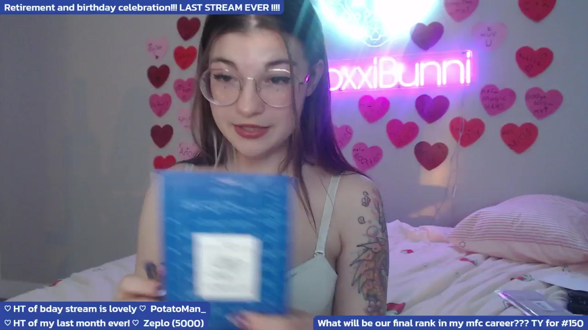Gallery image thumbnail from RetiringMoxxi's myfreecams stream on, 08/30/2025, 05:13 image 3 of 20