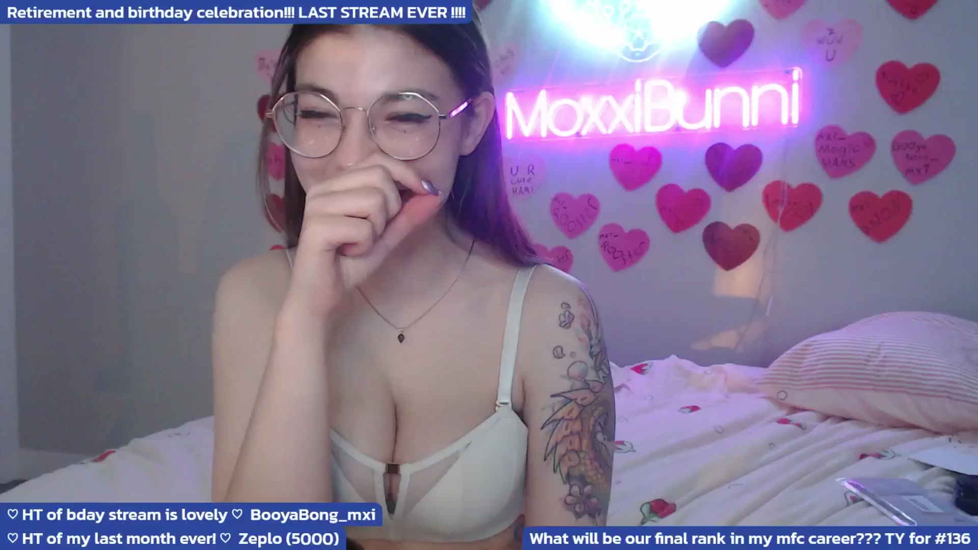Gallery image thumbnail from RetiringMoxxi's myfreecams stream on, 08/30/2025, 05:13 image 8 of 20