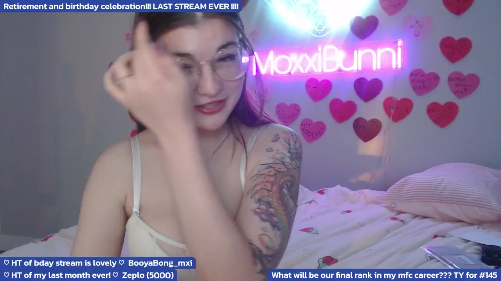 Gallery image thumbnail from RetiringMoxxi's myfreecams stream on, 08/30/2025, 05:13 image 6 of 20