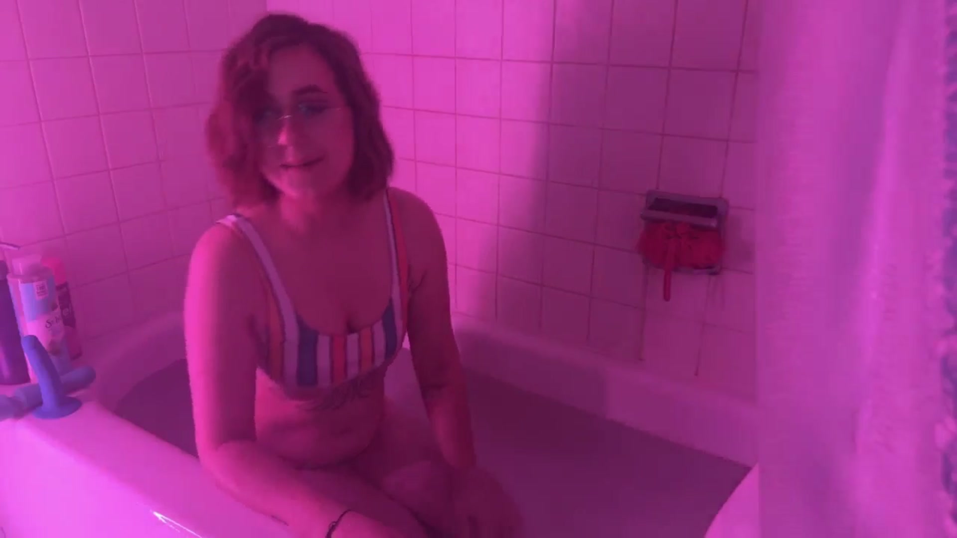 Gallery image thumbnail from ReuxBee's myfreecams stream on, 09/28/2024, 12:27 image 2 of 20