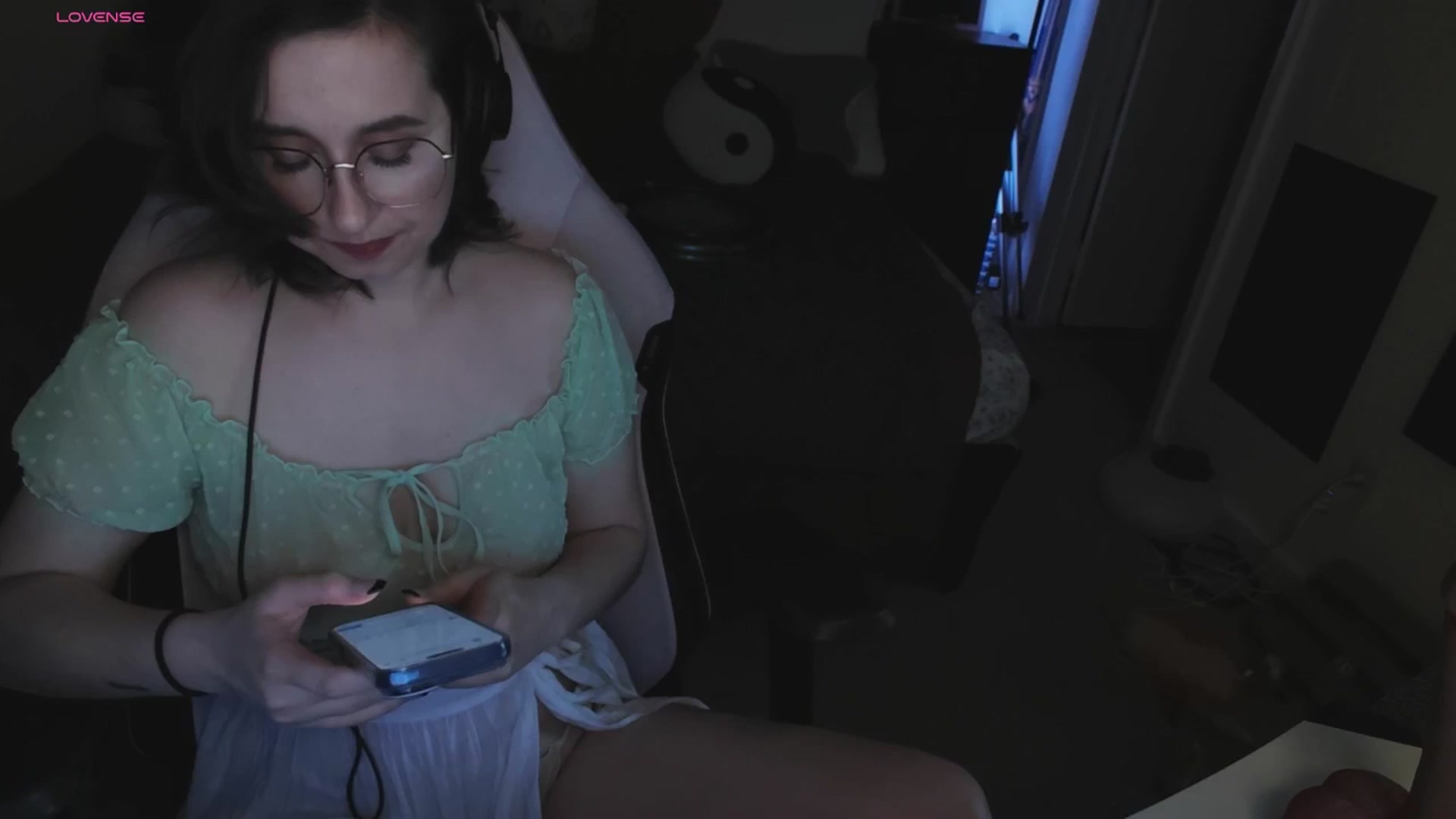 Gallery image thumbnail from ReuxDolph's myfreecams stream on, 03/05/2026, 17:11 image 4 of 20