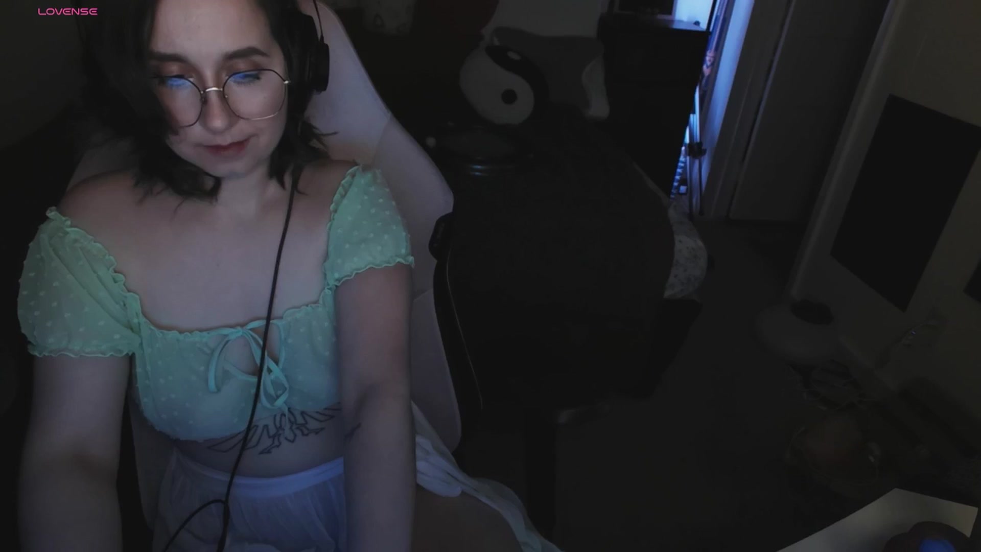 Gallery image thumbnail from ReuxDolph's myfreecams stream on, 03/05/2026, 17:11 image 2 of 20