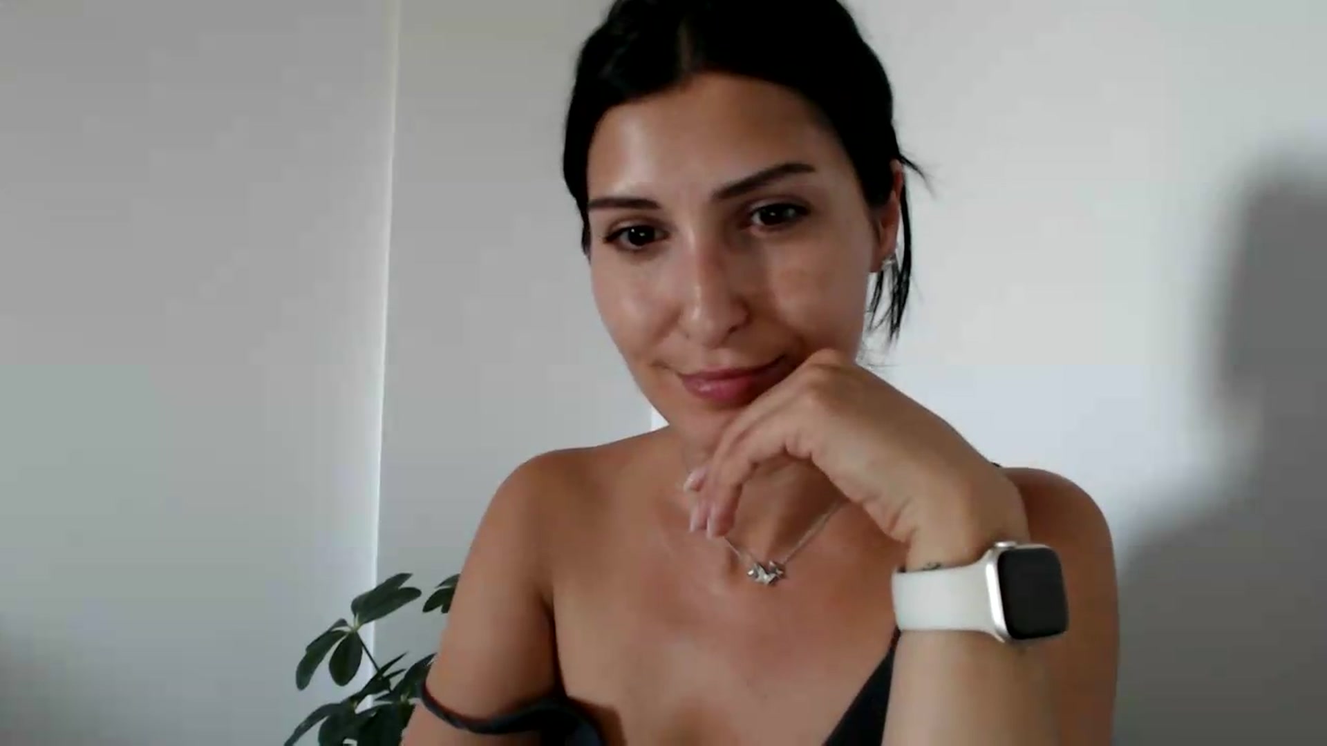 Gallery image thumbnail from ReyInna's myfreecams stream on, 06/19/2026, 11:03 image 12 of 20