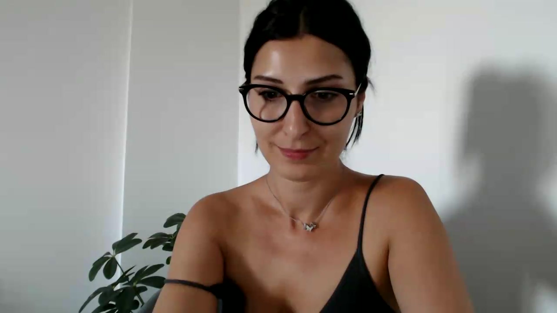 Gallery image thumbnail from ReyInna's myfreecams stream on, 06/19/2026, 11:03 image 14 of 20