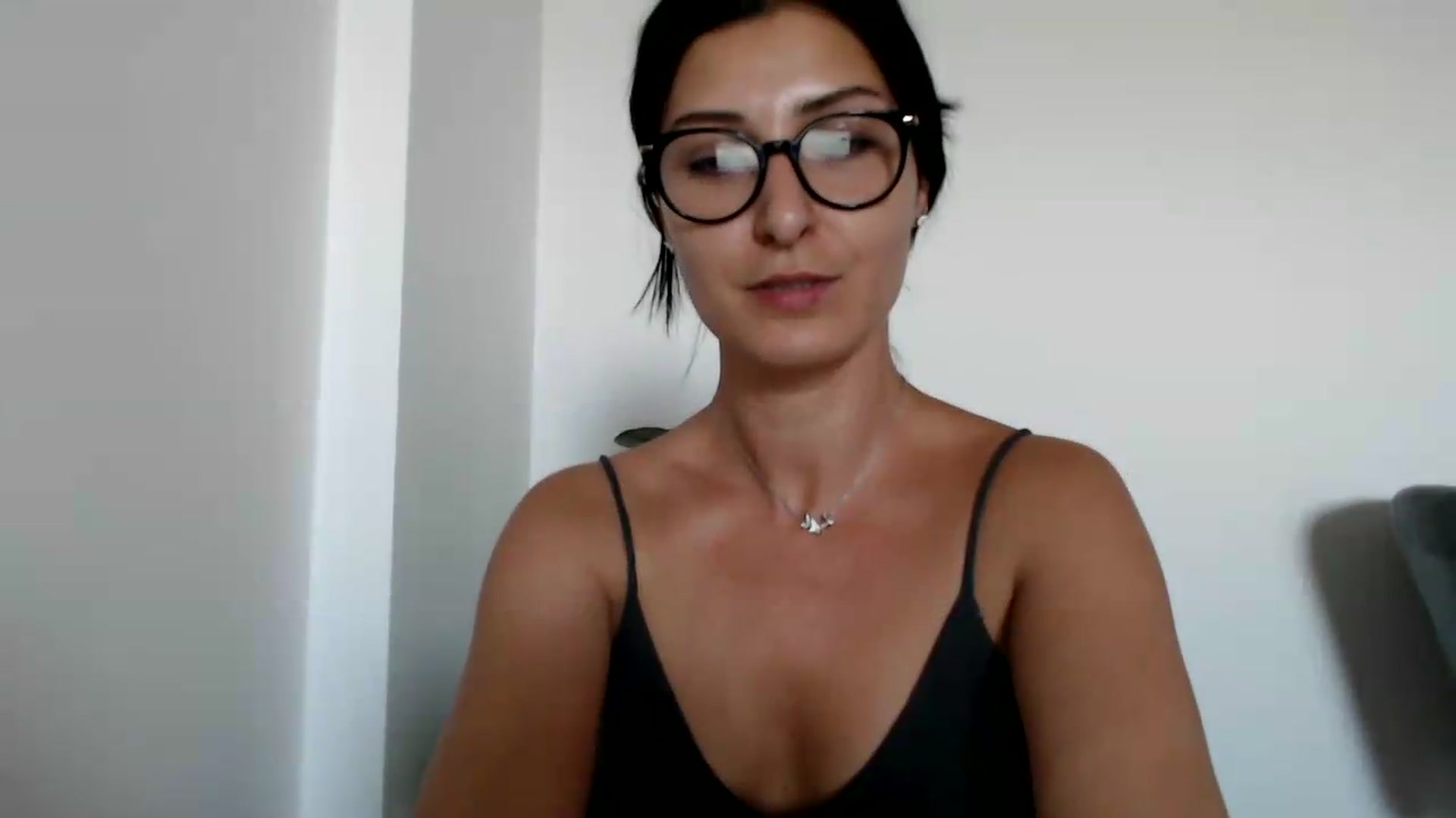 Gallery image thumbnail from ReyInna's myfreecams stream on, 06/19/2026, 11:03 image 10 of 20