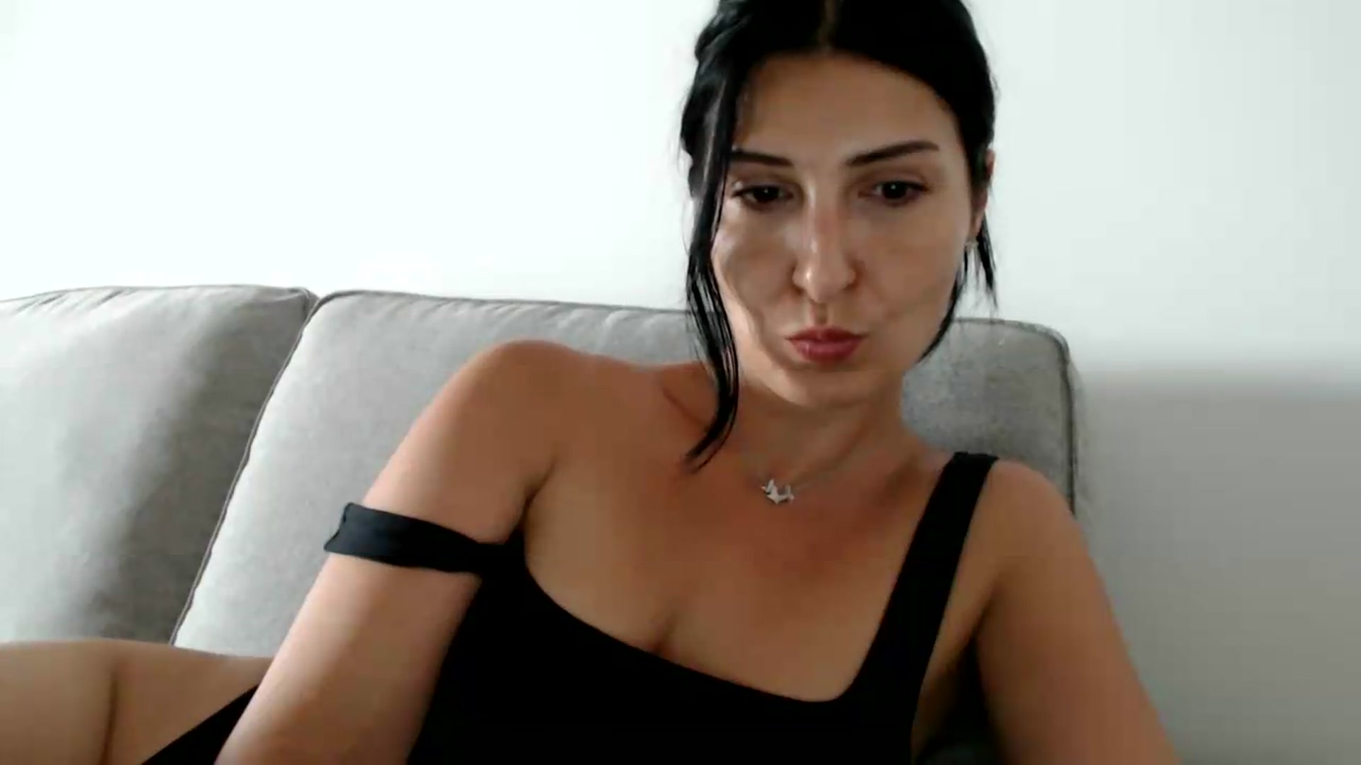 Gallery image thumbnail from ReyInna's myfreecams stream on, 06/21/2026, 11:00 image 2 of 20