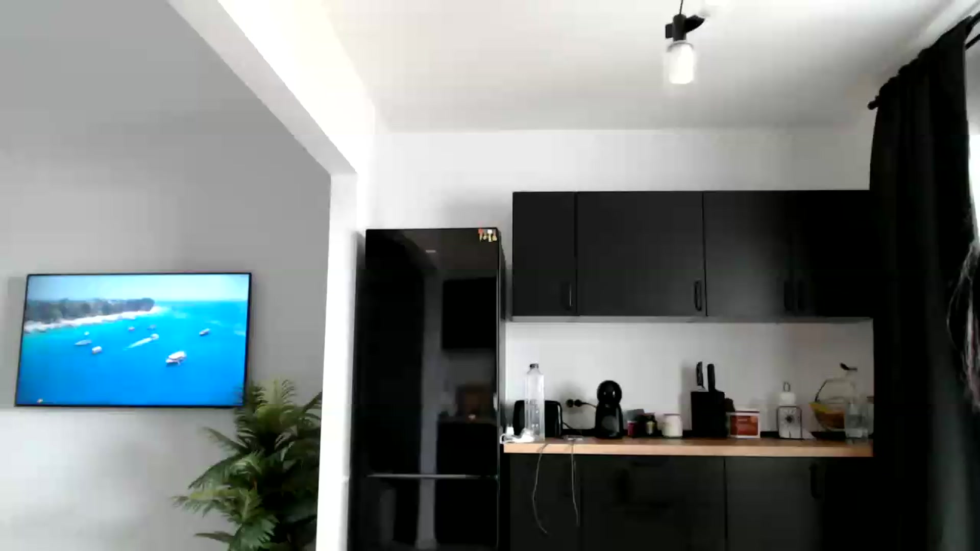 Gallery image thumbnail from ReyInna's myfreecams stream on, 06/23/2026, 09:46 image 14 of 20