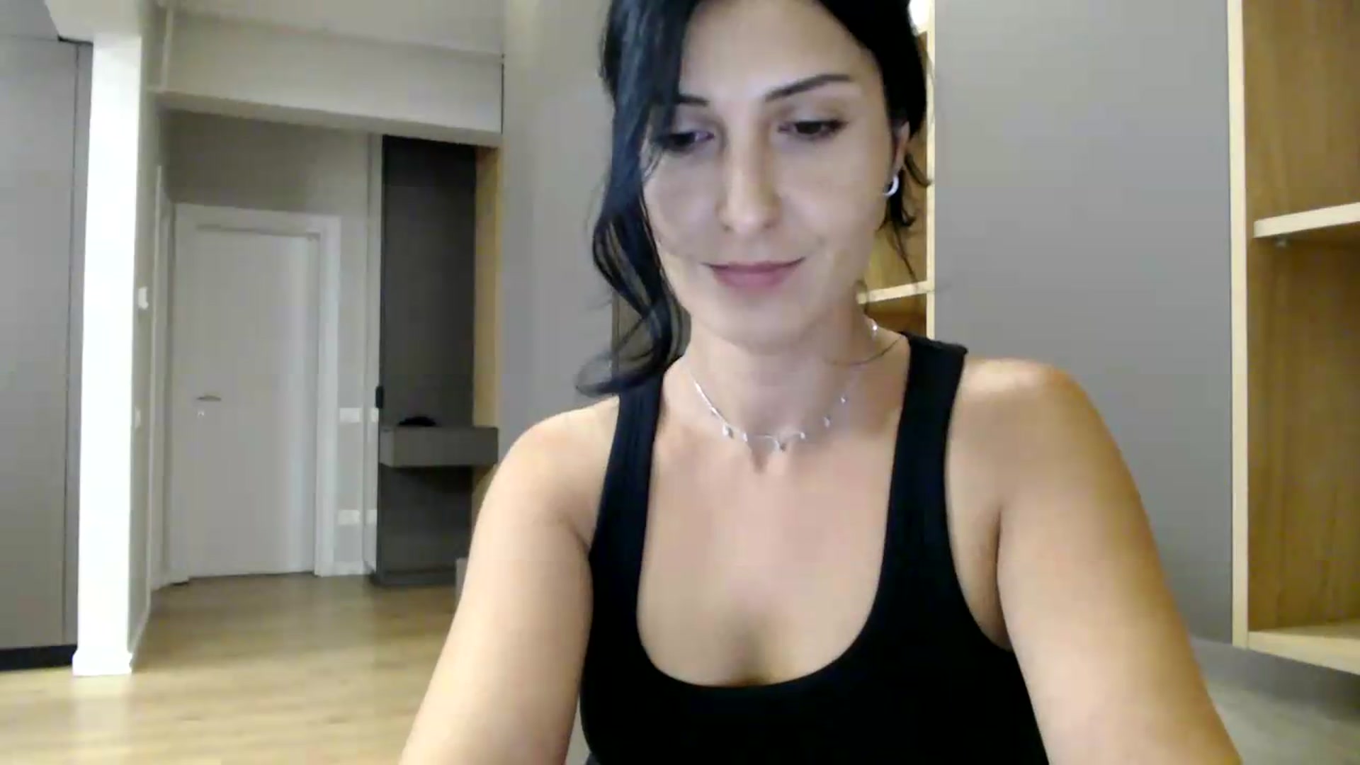 Gallery image thumbnail from ReyInna's myfreecams stream on, 07/09/2026, 15:43 image 17 of 20