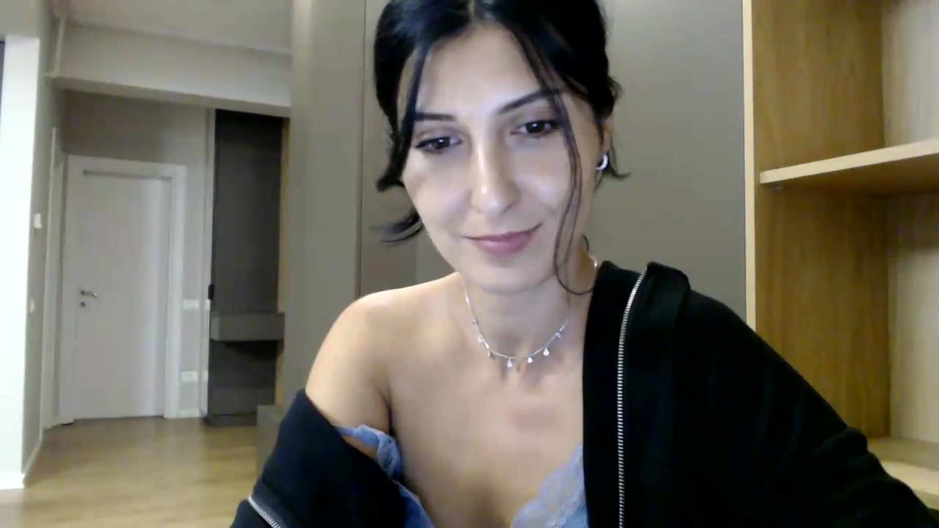 Gallery image thumbnail from ReyInna's myfreecams stream on, 07/09/2026, 19:08 image 15 of 20