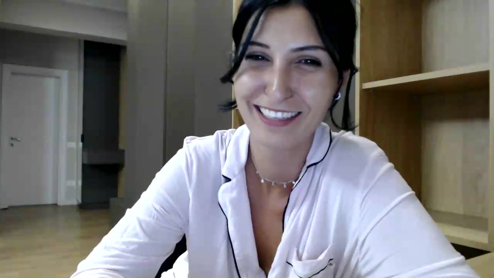 Gallery image thumbnail from ReyInna's myfreecams stream on, 07/09/2026, 19:08 image 19 of 20