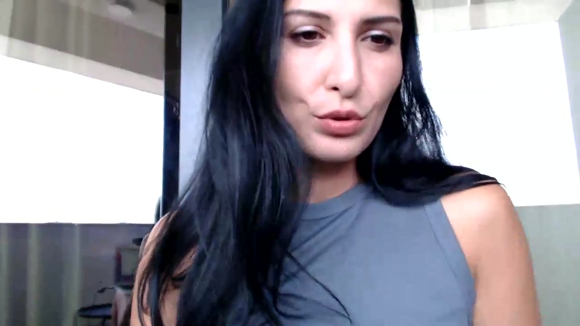 Gallery image thumbnail from ReyInna's myfreecams stream on, 07/10/2026, 11:39 image 10 of 20