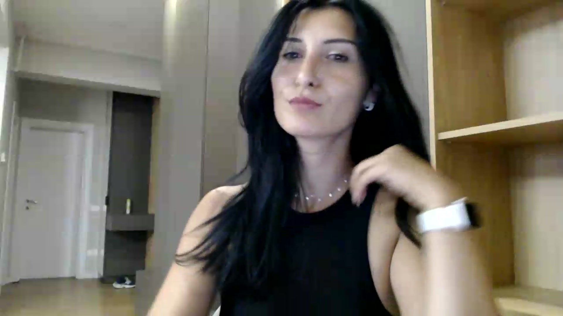 Gallery image thumbnail from ReyInna's myfreecams stream on, 07/10/2026, 19:03 image 4 of 20