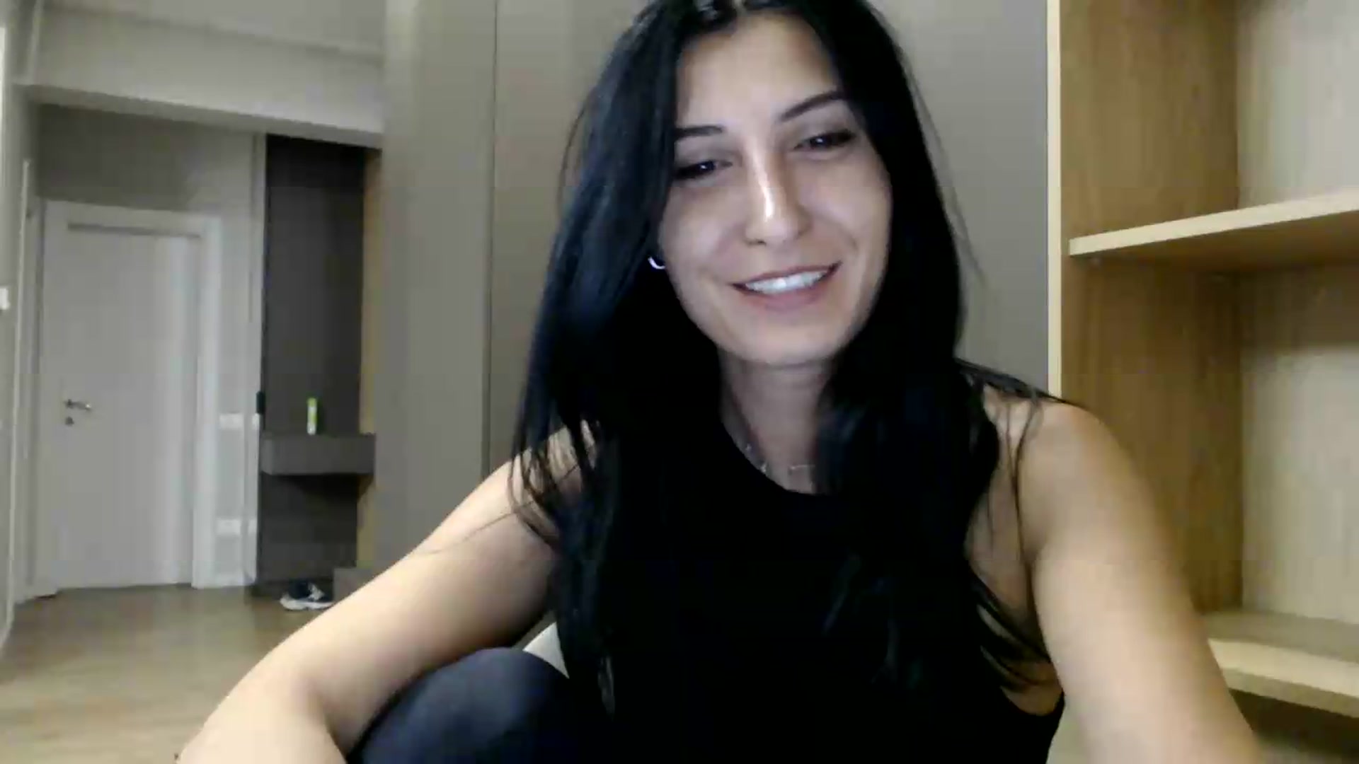 Gallery image thumbnail from ReyInna's myfreecams stream on, 07/10/2026, 19:03 image 10 of 20