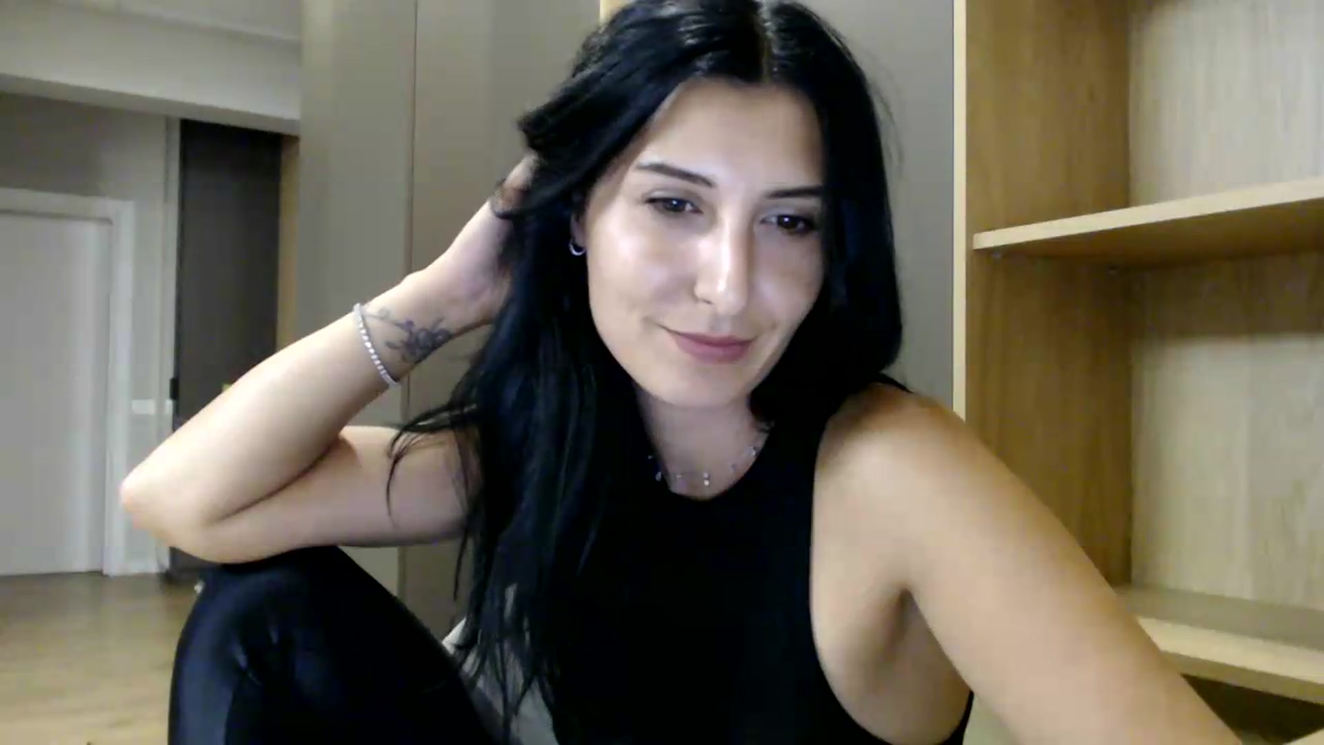 Gallery image thumbnail from ReyInna's myfreecams stream on, 07/10/2026, 19:03 image 16 of 20