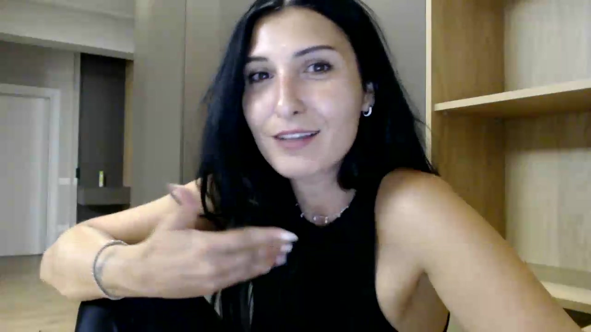 Gallery image thumbnail from ReyInna's myfreecams stream on, 07/10/2026, 19:03 image 17 of 20