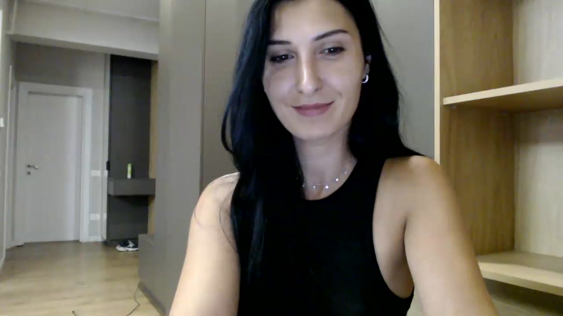 Gallery image thumbnail from ReyInna's myfreecams stream on, 07/10/2026, 19:03 image 5 of 20