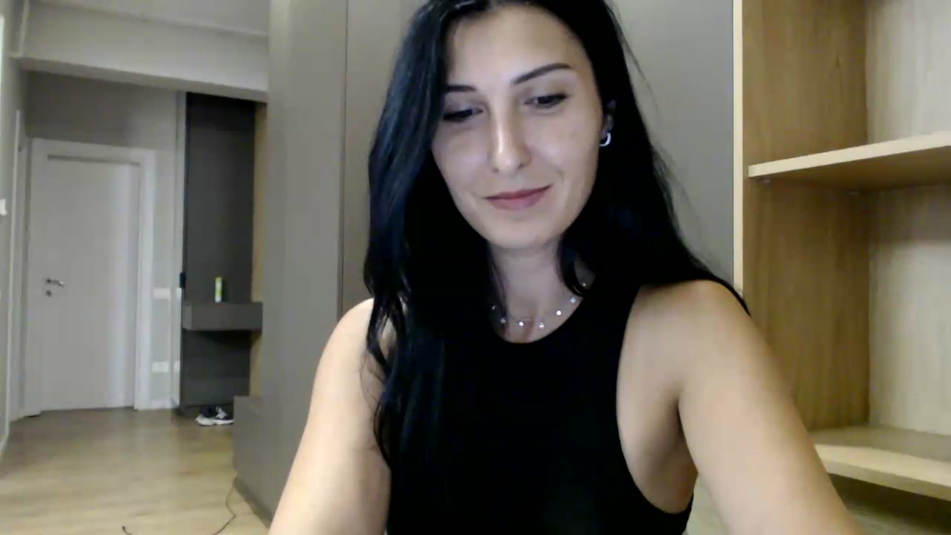 Gallery image thumbnail from ReyInna's myfreecams stream on, 07/10/2026, 19:03 image 6 of 20