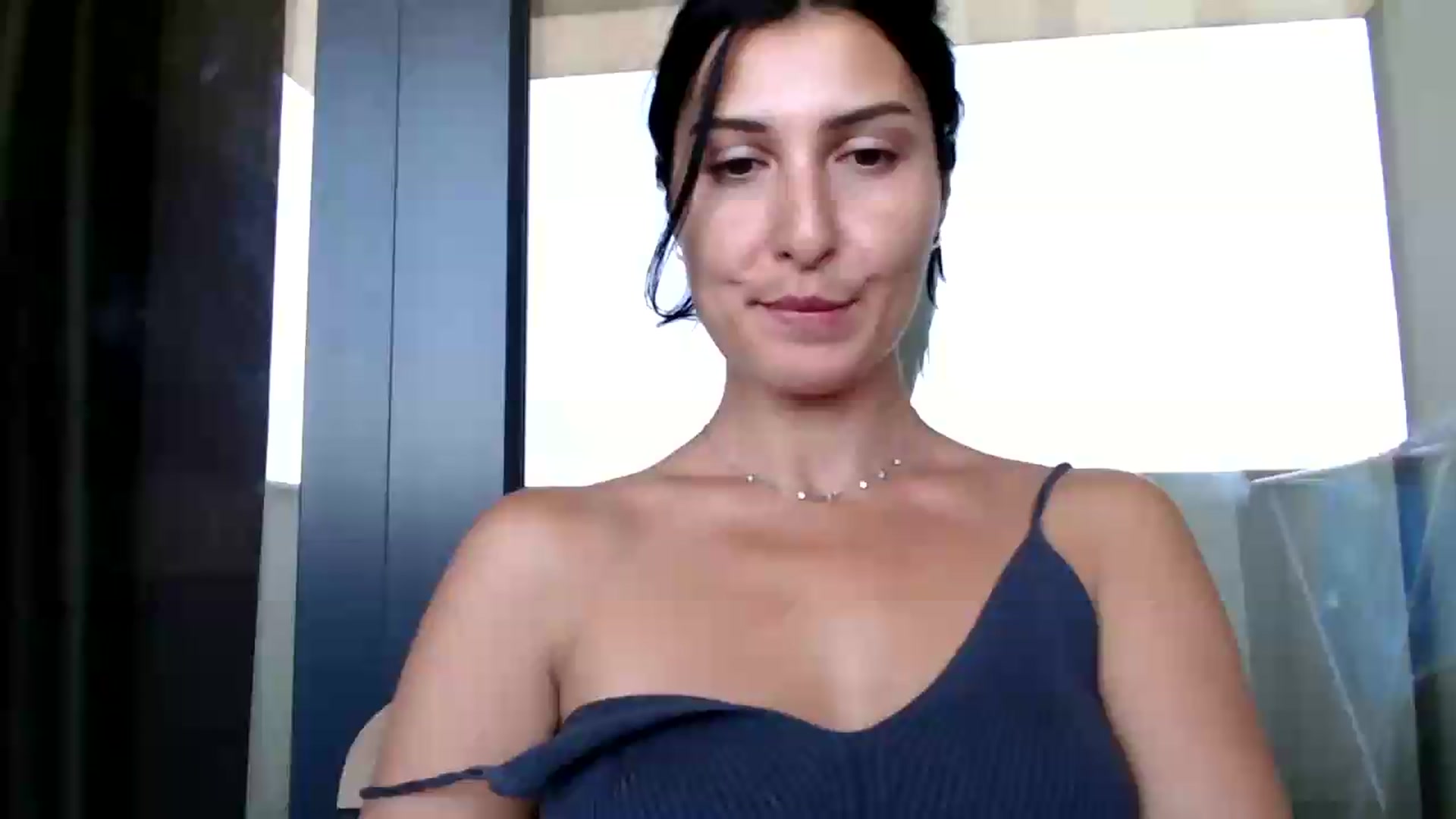 Gallery image thumbnail from ReyInna's myfreecams stream on, 07/11/2026, 09:44 image 12 of 20
