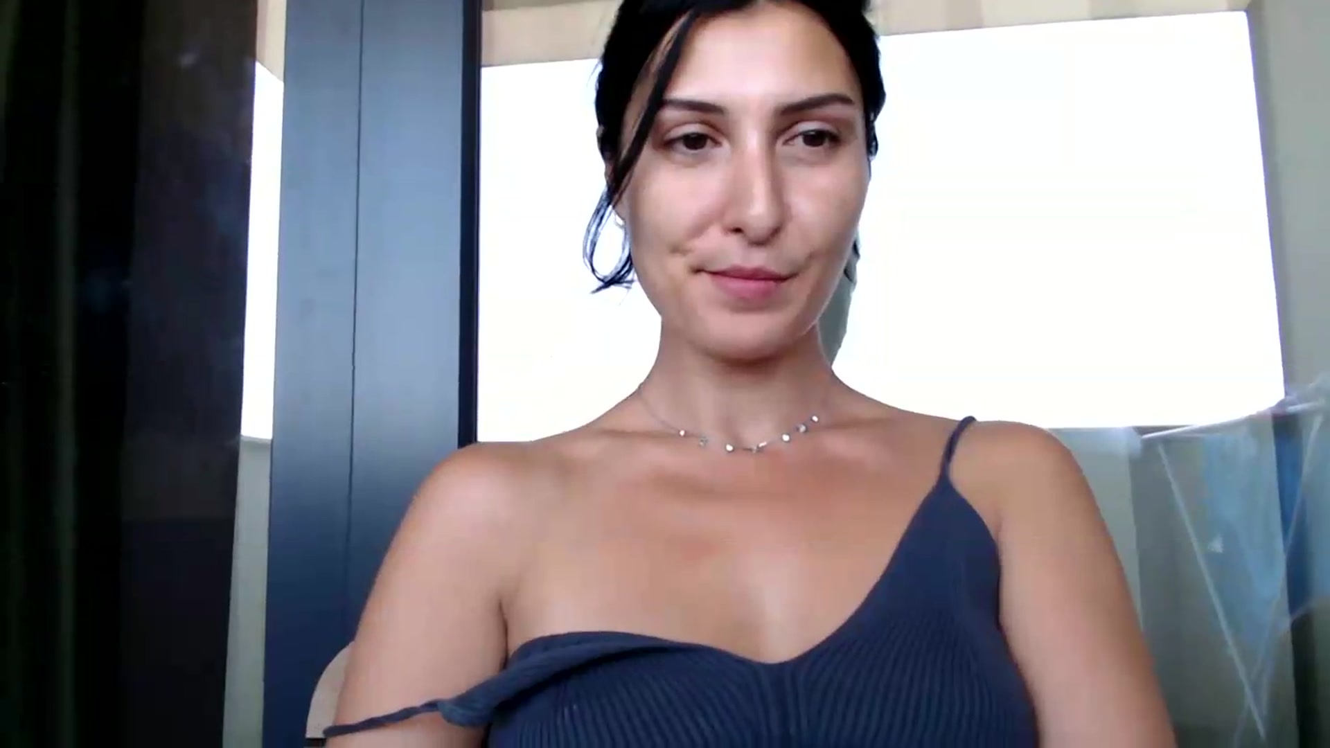 Gallery image thumbnail from ReyInna's myfreecams stream on, 07/11/2026, 09:44 image 11 of 20
