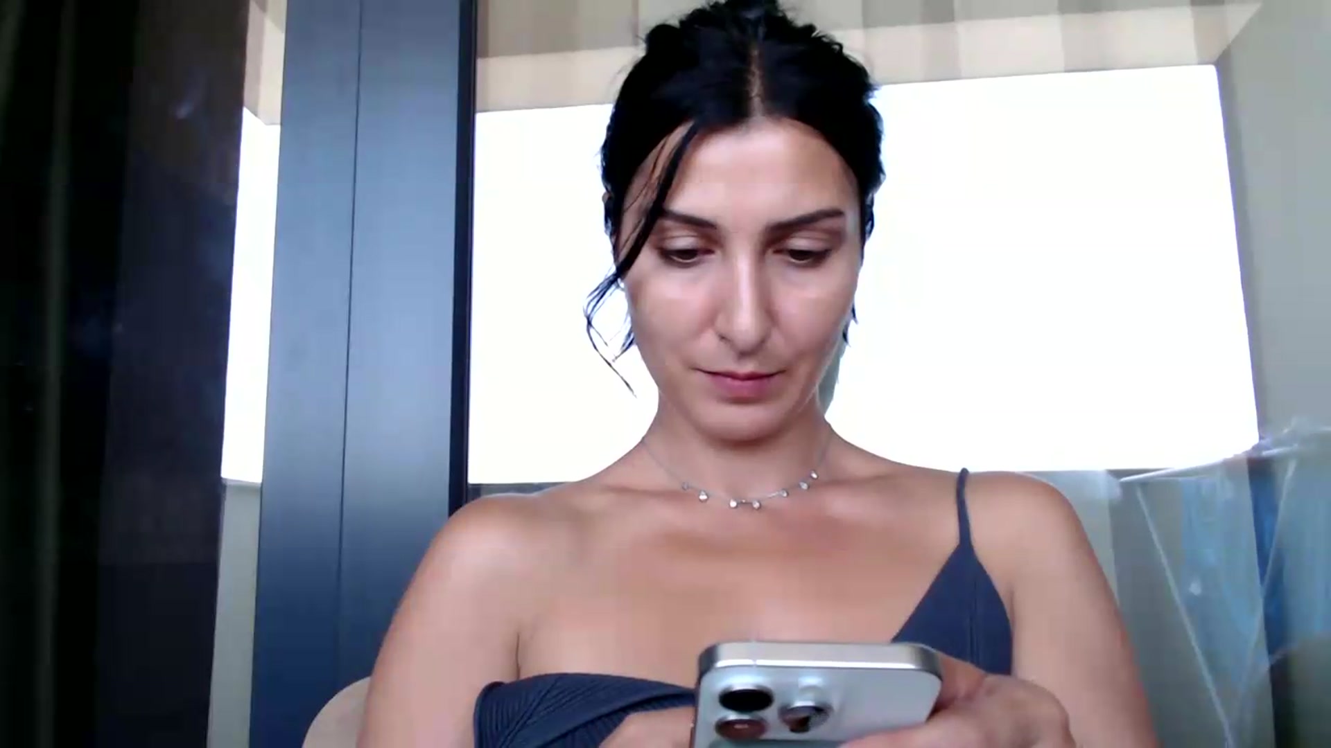 Gallery image thumbnail from ReyInna's myfreecams stream on, 07/11/2026, 09:44 image 19 of 20
