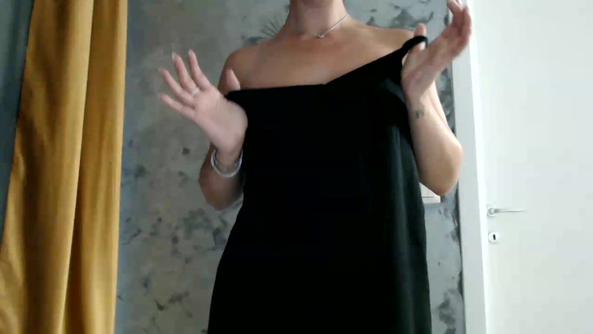 Gallery image thumbnail from ReyInna's myfreecams stream on, 07/17/2026, 18:11 image 9 of 20