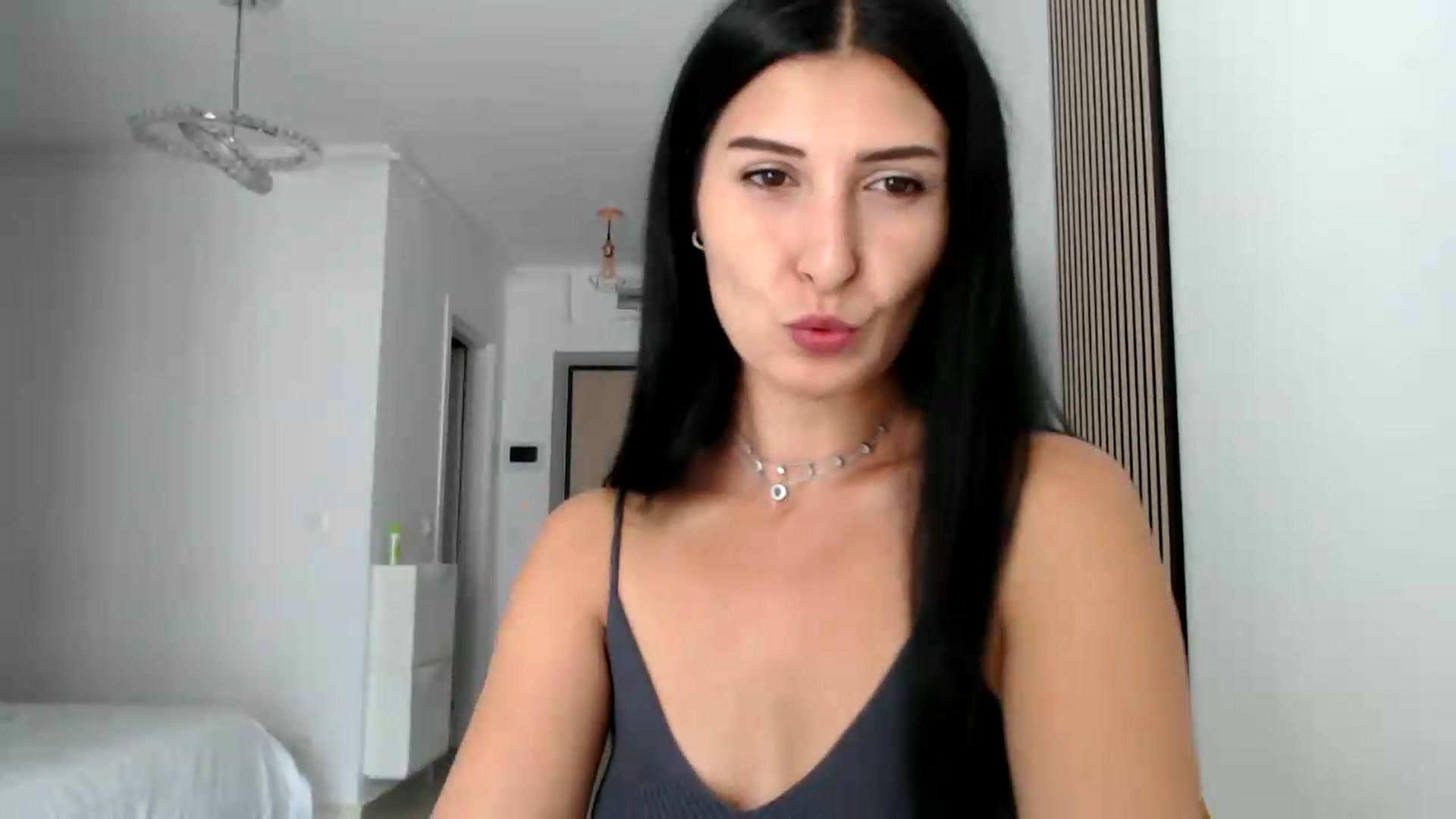 Gallery image thumbnail from ReyInna's myfreecams stream on, 07/19/2026, 09:05 image 5 of 20