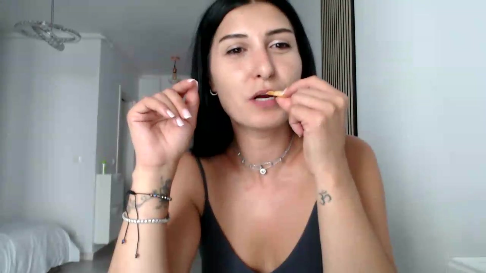 Gallery image thumbnail from ReyInna's myfreecams stream on, 07/19/2026, 15:13 image 7 of 20