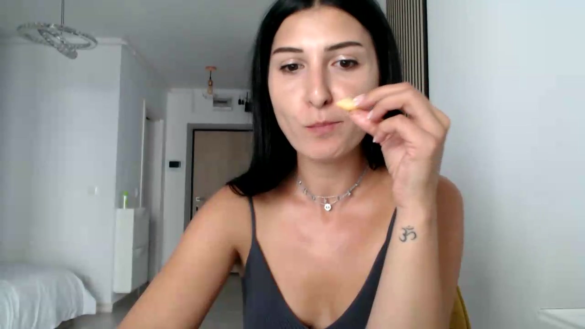 Gallery image thumbnail from ReyInna's myfreecams stream on, 07/19/2026, 15:13 image 8 of 20