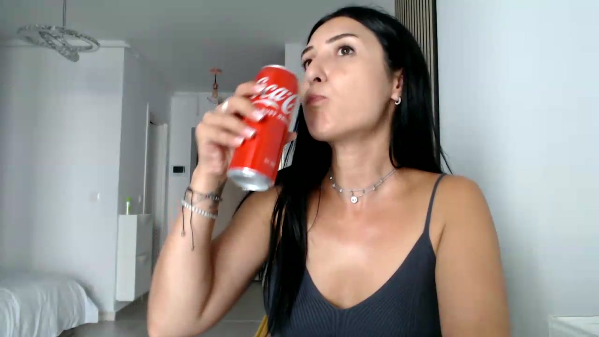 Gallery image thumbnail from ReyInna's myfreecams stream on, 07/19/2026, 15:13 image 14 of 20