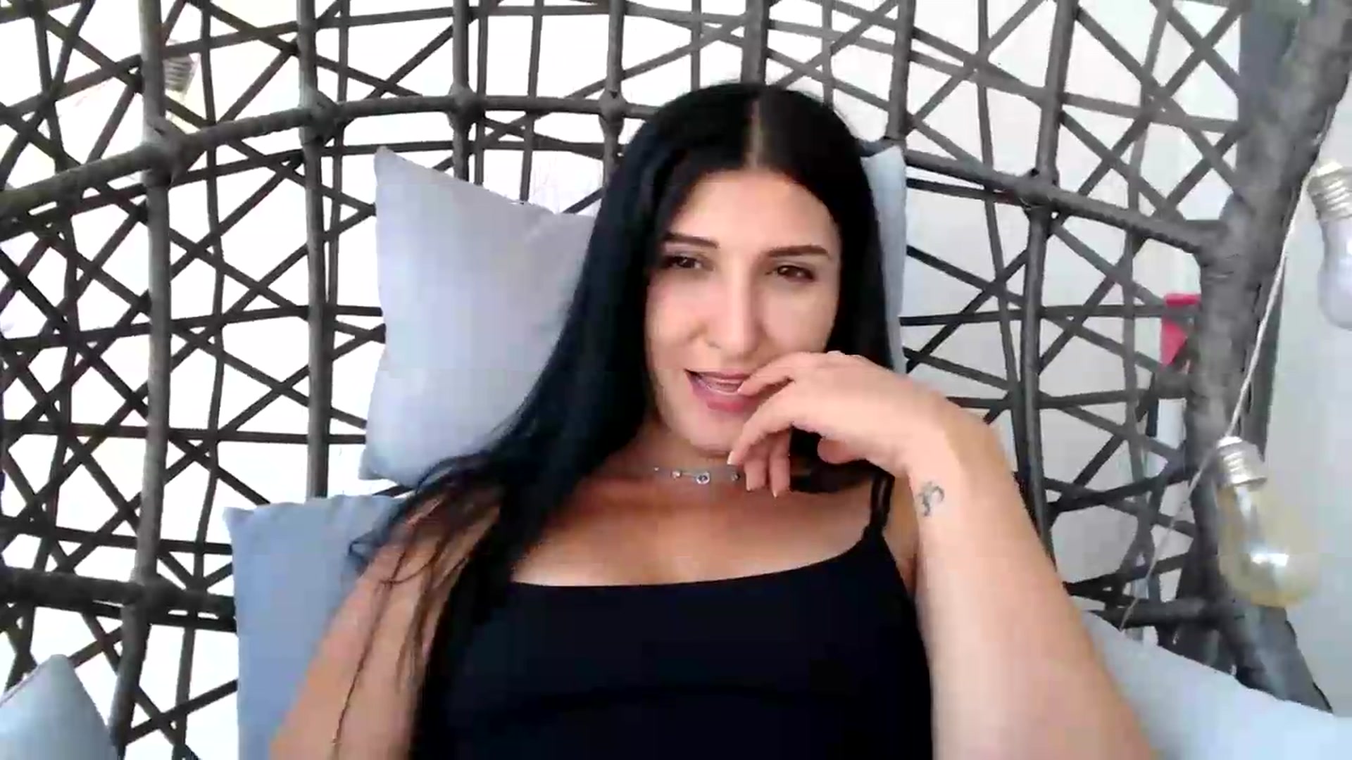 Gallery image thumbnail from ReyInna's myfreecams stream on, 07/20/2026, 13:21 image 17 of 20