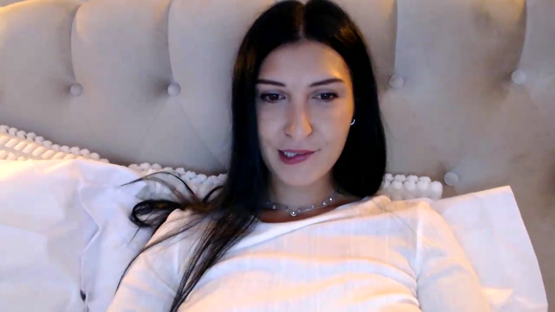 Gallery image thumbnail from ReyInna's myfreecams stream on, 07/22/2026, 08:25 image 6 of 20