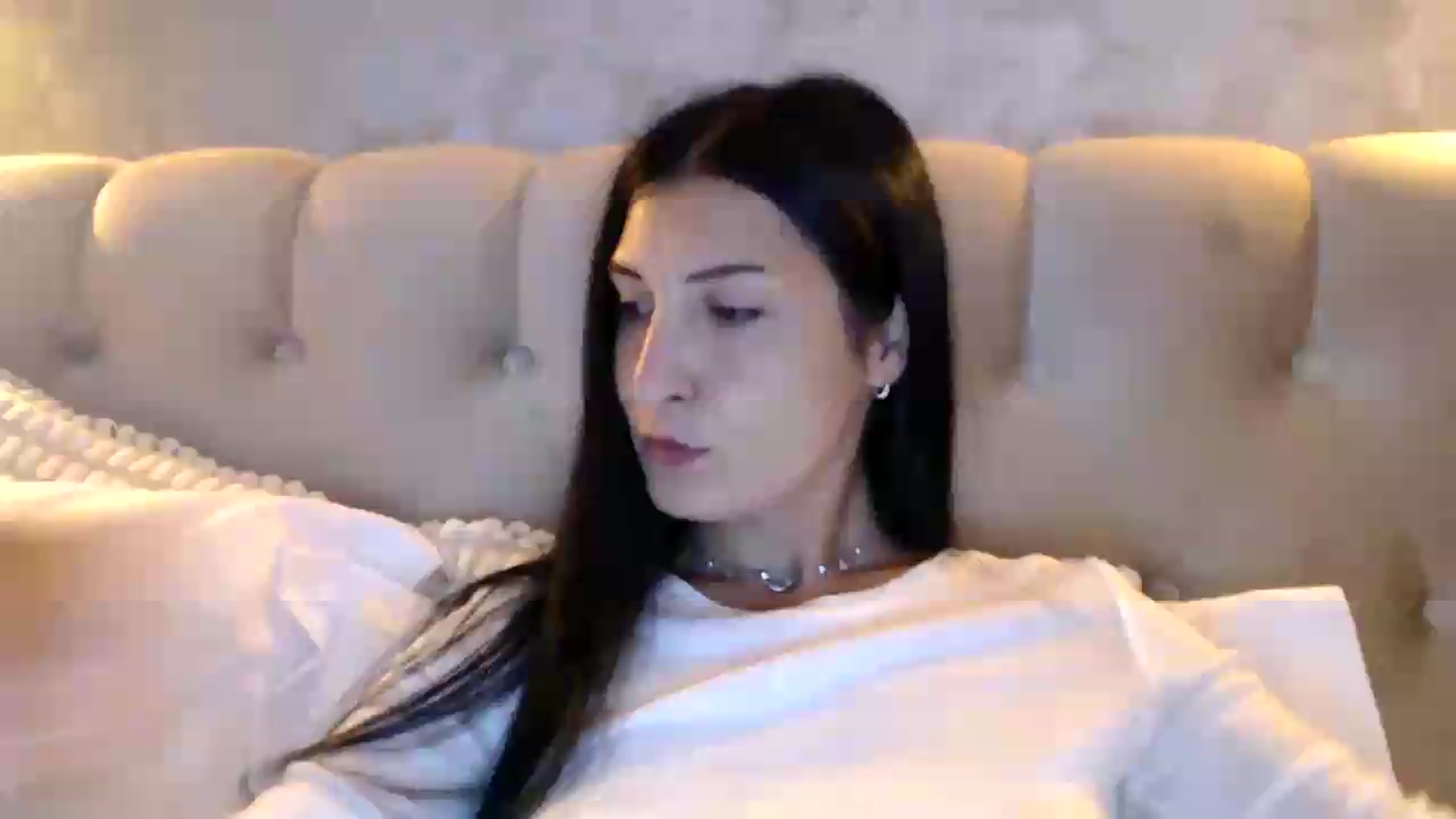 Gallery image thumbnail from ReyInna's myfreecams stream on, 07/22/2026, 08:25 image 1 of 20
