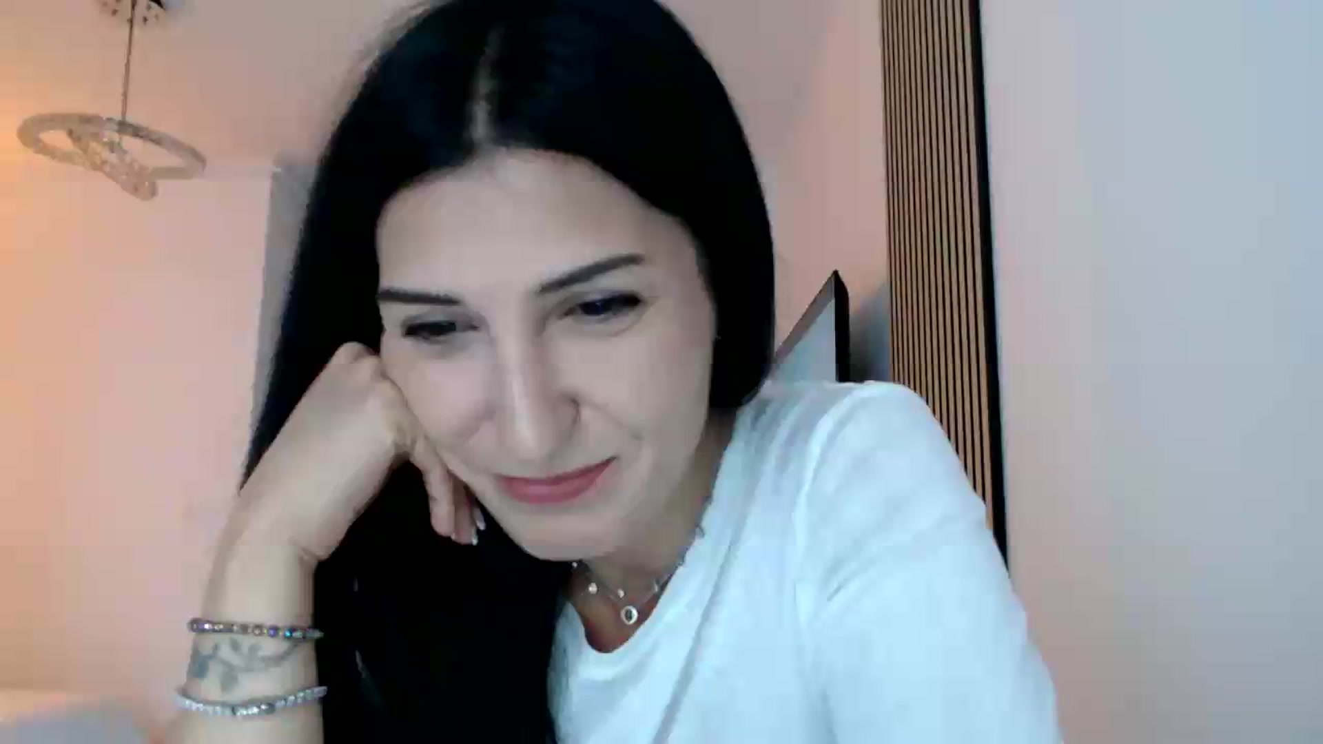 Gallery image thumbnail from ReyInna's myfreecams stream on, 07/22/2026, 08:25 image 16 of 20
