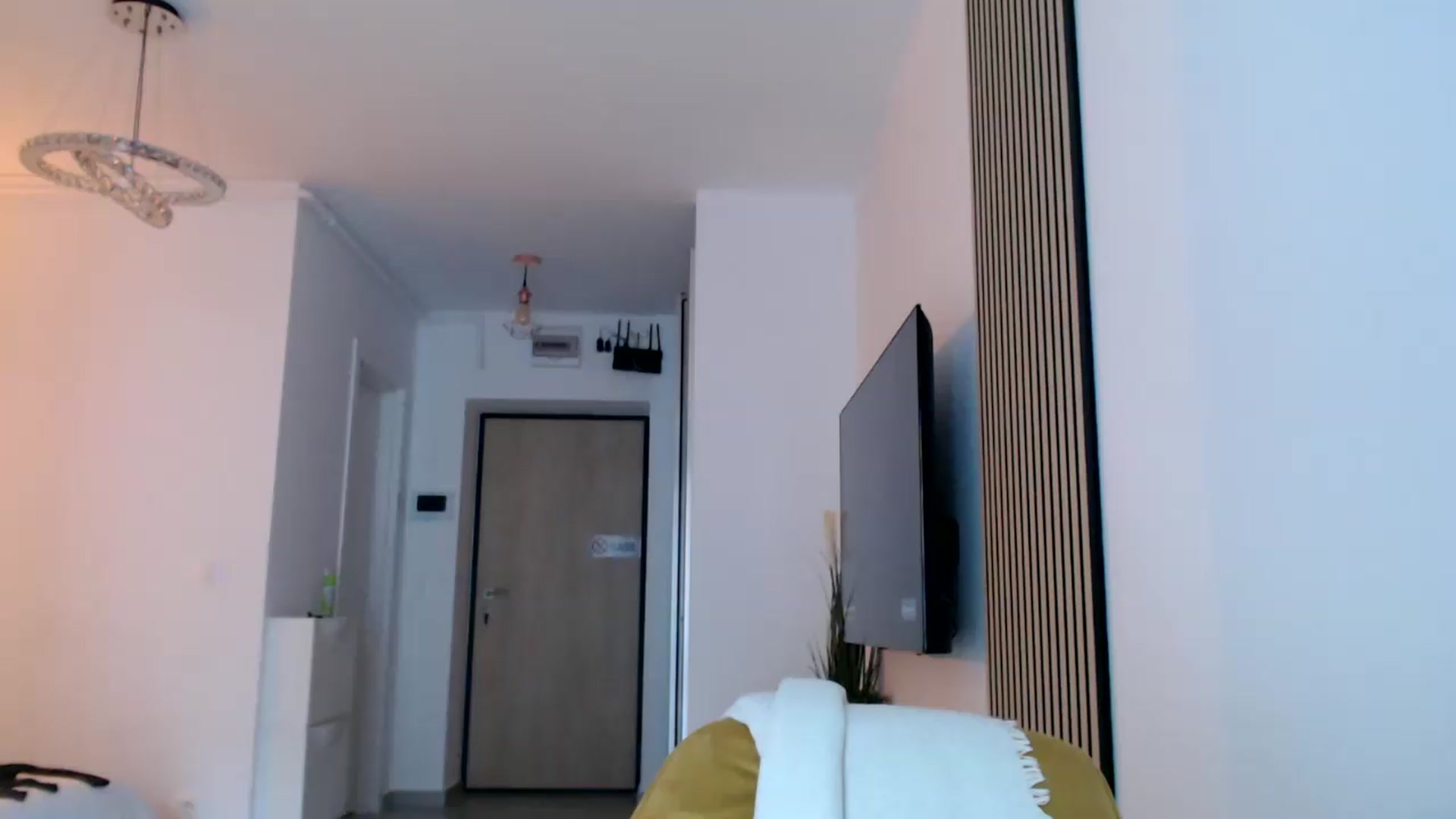 Gallery image thumbnail from ReyInna's myfreecams stream on, 07/22/2026, 08:25 image 17 of 20