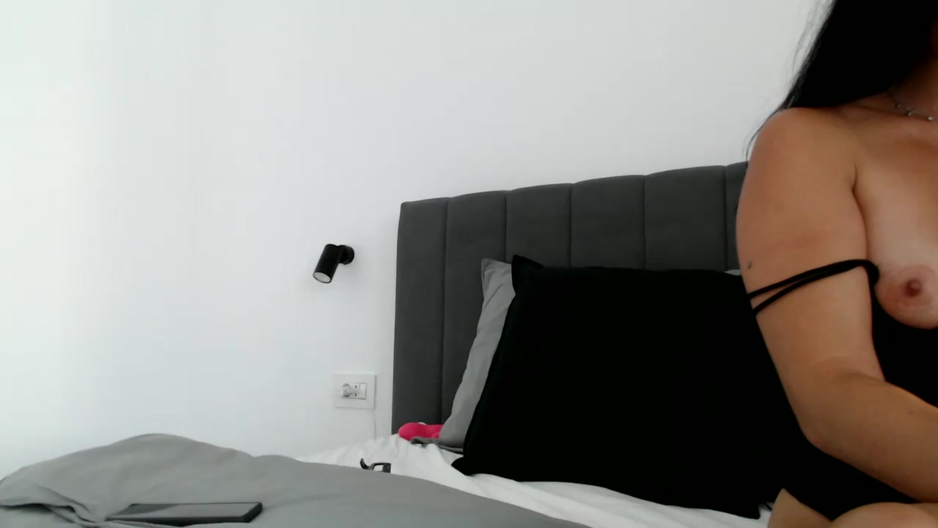 Gallery image thumbnail from ReyInna's myfreecams stream on, 08/07/2026, 12:52 image 15 of 20