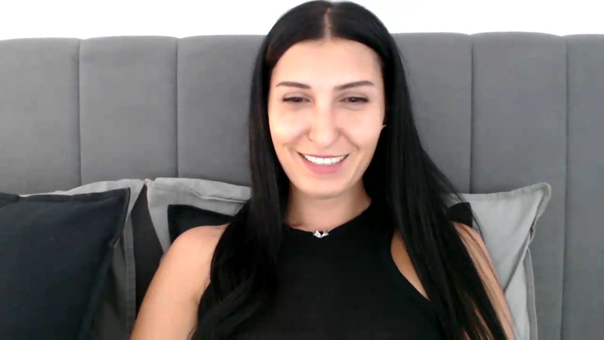 Gallery image thumbnail from ReyInna's myfreecams stream on, 08/11/2026, 16:06 image 6 of 20